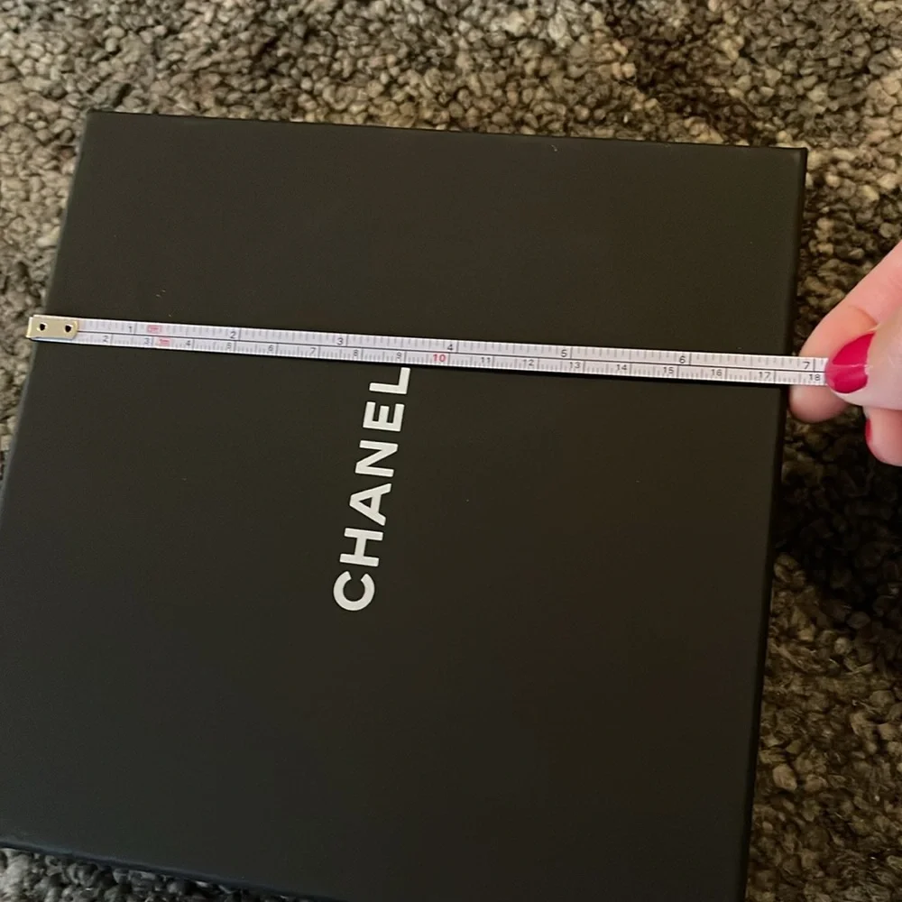 Chanel Black Box - Picture 9 of 10